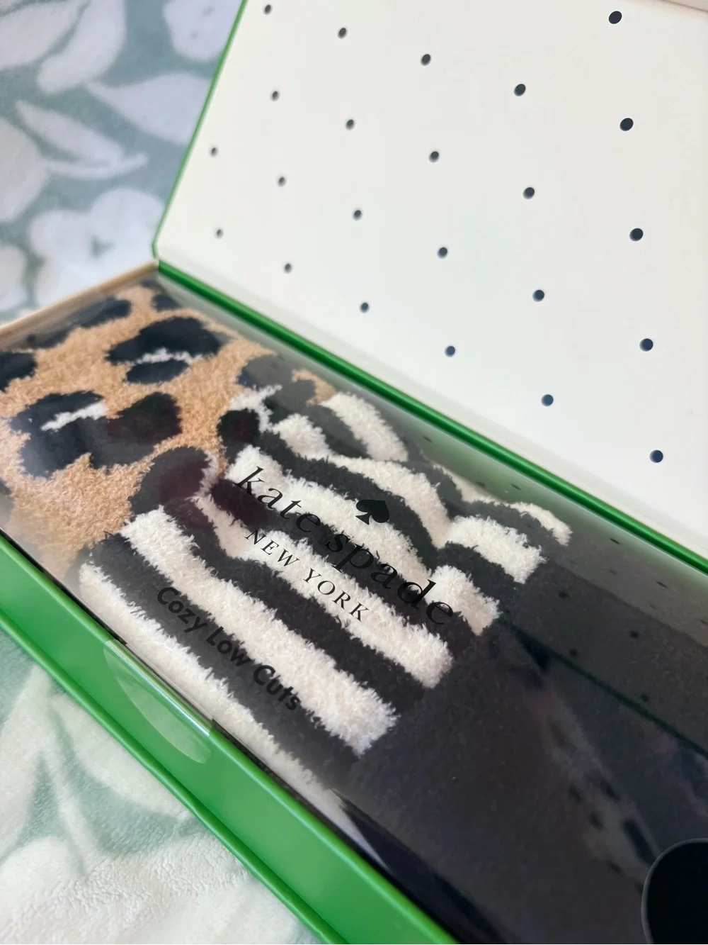 Kate Spade New York Low Cut Cozy Fuzzy Socks Gift Set 🐆✨